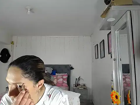 Corina hot online show from 09.22.25