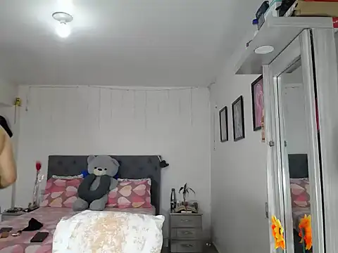 Corina hot online show from 09.23.25