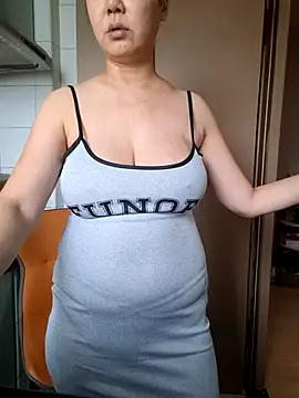 Snapshot of LenaShow chatting on 10.22.25 LenaShow online show from 10.22.25