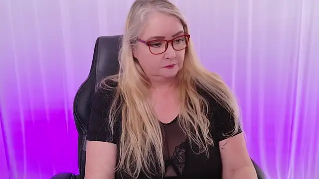 Snapshot of KatDSinclair chatting on 01.26.25 KatDSinclair online show from 01.26.25