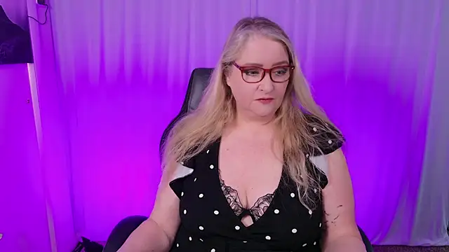 Snapshot of KatDSinclair chatting on 02.03.25 KatDSinclair online show from 02.03.25