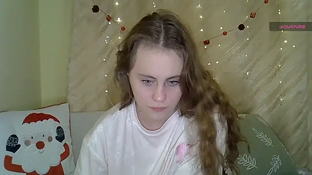 Snapshot of Sellya_Houston chatting on 12.20.24 Sellya Houston online show from 12.20.24