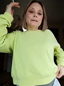 Snapshot of MySweetcum69 chatting on 10.28.25 MySweetcum69 online show from 10.28.25