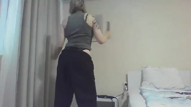 Snapshot of MySweetcum69 chatting on 11.06.25 MySweetcum69 online show from 11.06.25