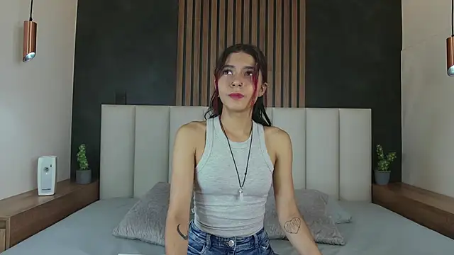 Snapshot of AmyPalmmer chatting on 02.21.25 AmyPalmmer online show from 02.21.25