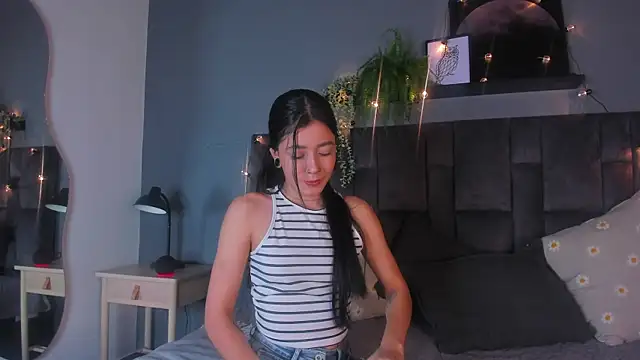 Snapshot of AmyPalmmer chatting on 10.15.25 AmyPalmmer online show from 10.15.25