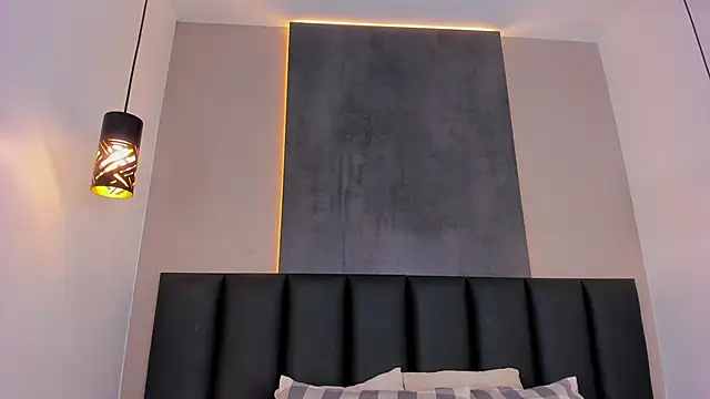 Snapshot of AmyPalmmer chatting on 10.21.25 AmyPalmmer online show from 10.21.25