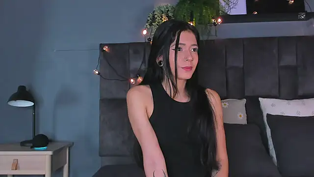 Snapshot of AmyPalmmer chatting on 10.23.25 AmyPalmmer online show from 10.23.25