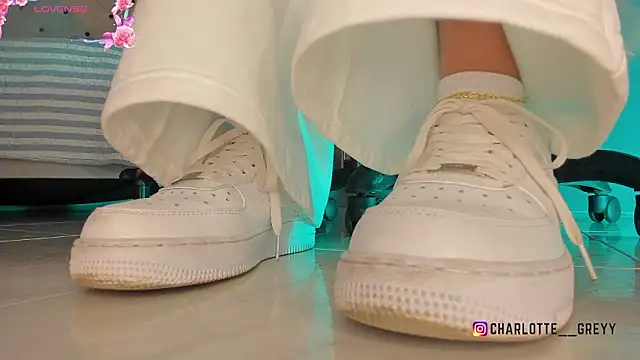 charlotte  grey online show from 02.01.26