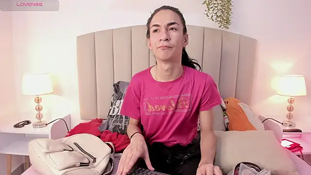 Mia thompson 19 online show from 10.24.25