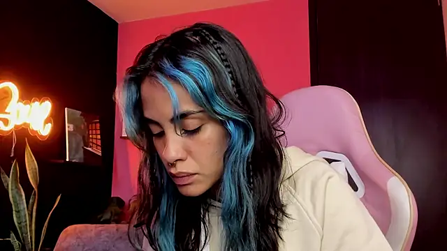 Juanadearco5 online show from 10.15.25