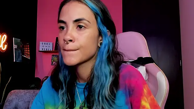 Juanadearco5 online show from 10.18.25