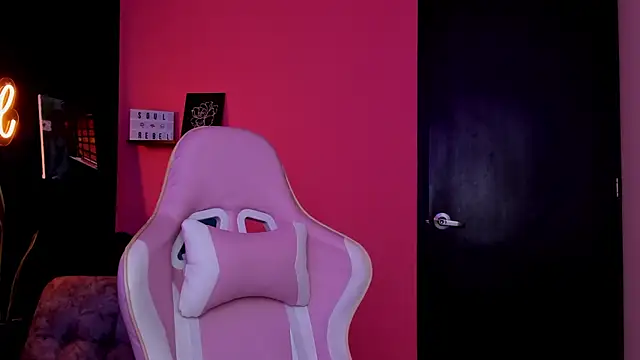 Juanadearco5 online show from 10.29.25