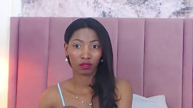 Snapshot of SabrinaDevill chatting on 10.21.25 SabrinaDevill online show from 10.21.25