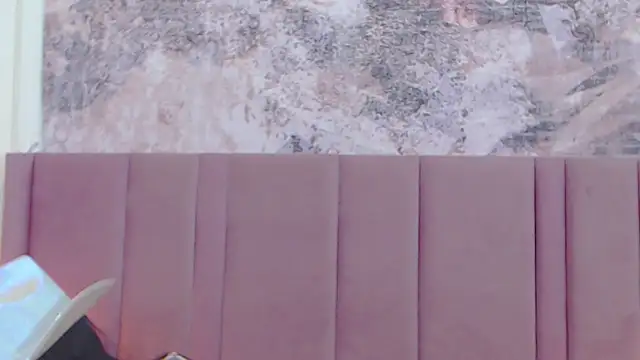 Snapshot of SabrinaDevill chatting on 10.31.25 SabrinaDevill online show from 10.31.25