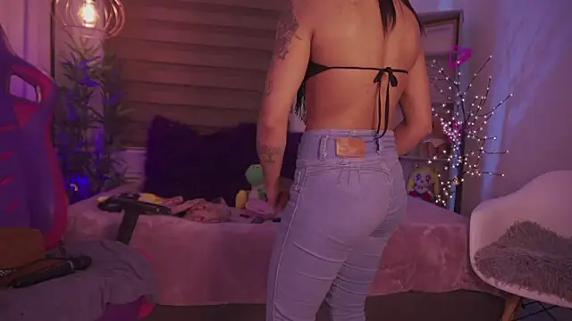 madelyn rose  online show from 10.15.25