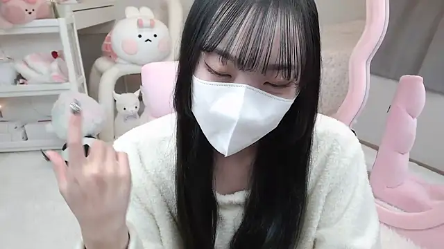 momo room online show from 12.15.24