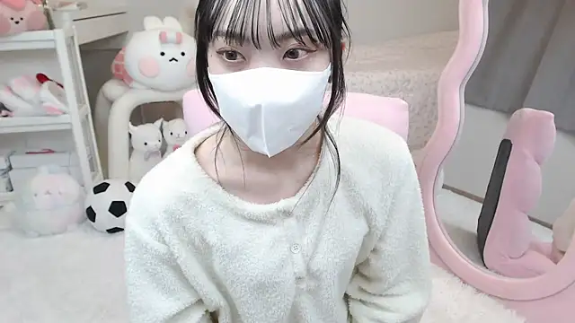 momo room online show from 12.28.24