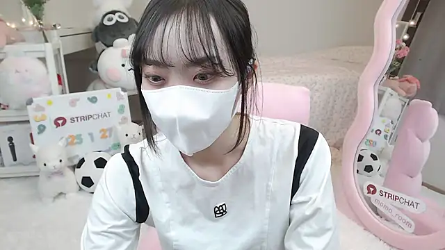 momo room online show from 01.27.25