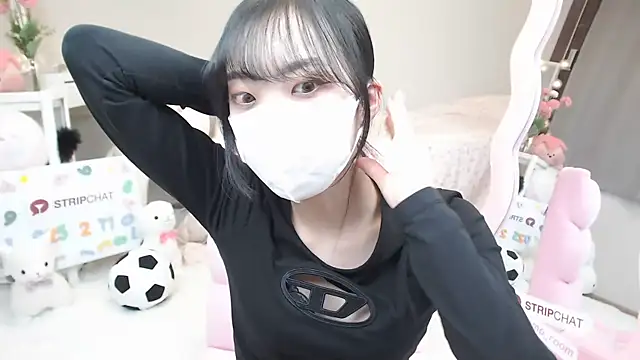 momo room online show from 02.17.25