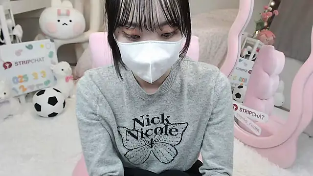 momo room online show from 03.03.25