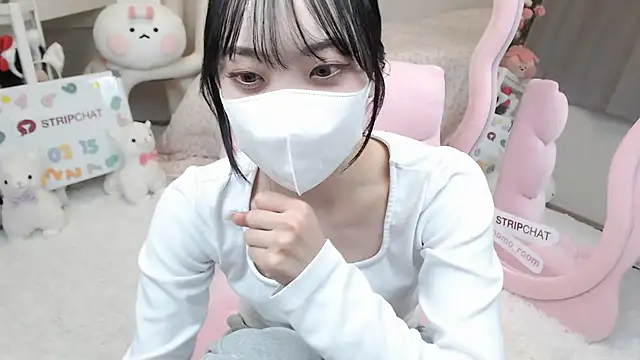 momo room online show from 03.15.25