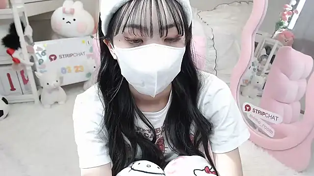 momo room online show from 03.23.25