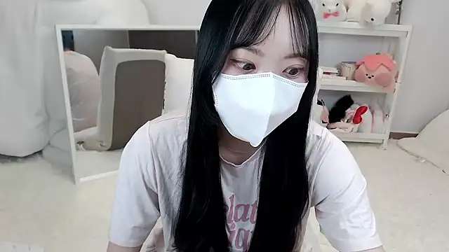 momo room online show from 06.05.26