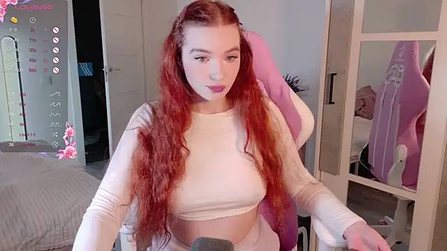 Snapshot of cinnabon_girls chatting on 10.06.25 cinnabon girls online show from 10.06.25