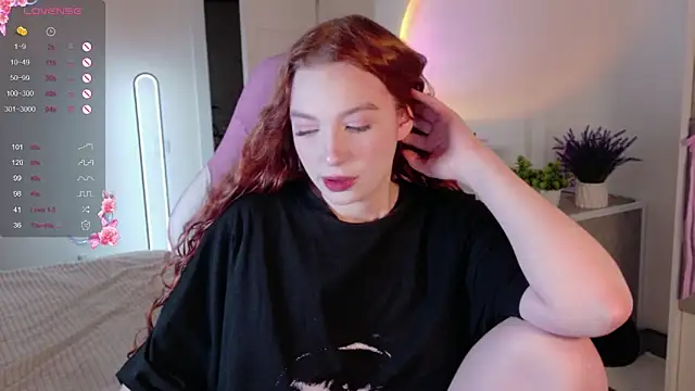 Snapshot of cinnabon_girls chatting on 10.12.25 cinnabon girls online show from 10.12.25