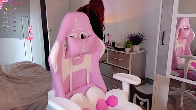 Snapshot of cinnabon_girls chatting on 10.16.25 cinnabon girls online show from 10.16.25