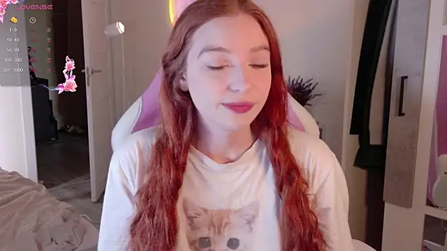 Snapshot of cinnabon_girls chatting on 10.17.25 cinnabon girls online show from 10.17.25