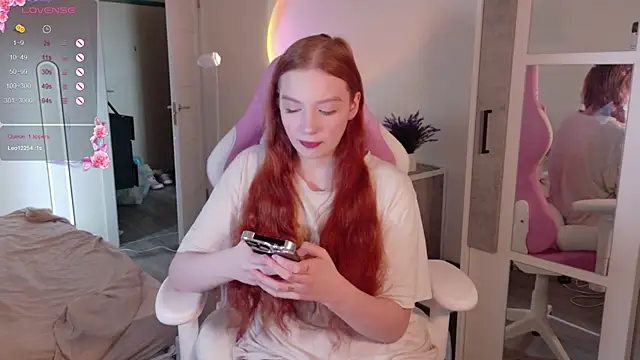 Snapshot of cinnabon_girls chatting on 10.19.25 cinnabon girls online show from 10.19.25