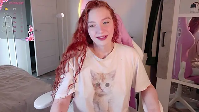 Snapshot of cinnabon_girls chatting on 10.20.25 cinnabon girls online show from 10.20.25