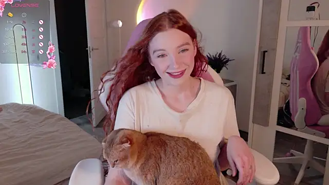 Snapshot of cinnabon_girls chatting on 10.25.25 cinnabon girls online show from 10.25.25