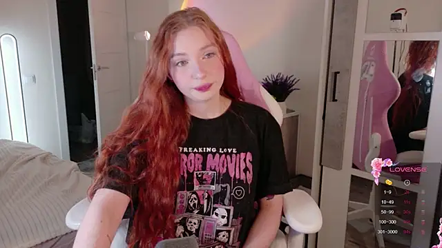 Snapshot of cinnabon_girls chatting on 10.28.25 cinnabon girls online show from 10.28.25