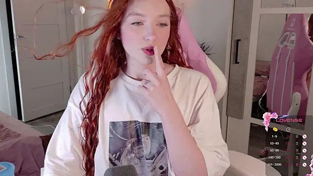 Snapshot of cinnabon_girls chatting on 11.01.25 cinnabon girls online show from 11.01.25