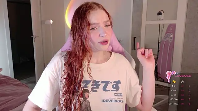 Snapshot of cinnabon_girls chatting on 11.03.25 cinnabon girls online show from 11.03.25