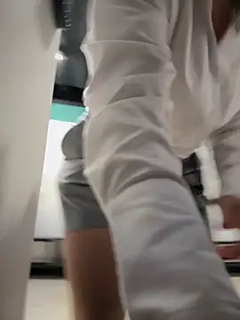 Snapshot of ZhenjaPoledance chatting on 10.30.25 ZhenjaPoledance online show from 10.30.25