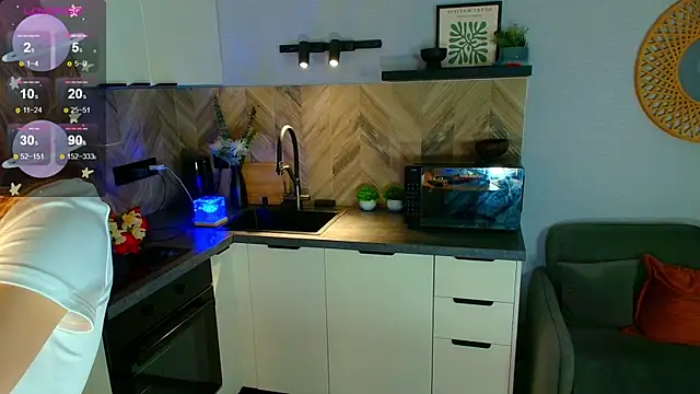 Hannah Carr online show from 04.17.26