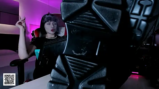 Snapshot of _Goddess_Misha_ chatting on 09.30.25 Goddess Misha online show from 09.30.25