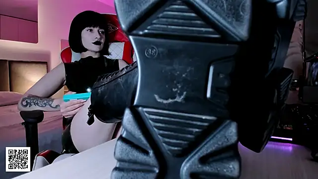 Snapshot of _Goddess_Misha_ chatting on 10.19.25 Goddess Misha online show from 10.19.25