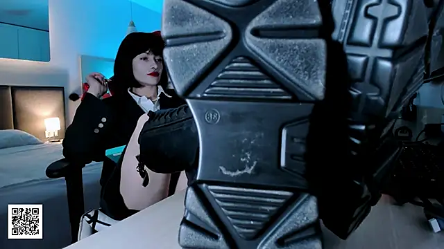 Snapshot of _Goddess_Misha_ chatting on 11.06.25 Goddess Misha online show from 11.06.25