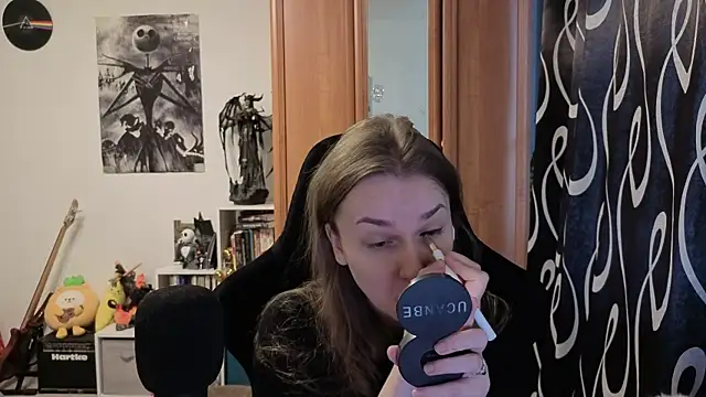 Snapshot of stellablondy chatting on 10.11.25 stellablondy online show from 10.11.25