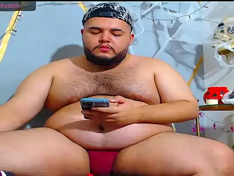 Snapshot of damian_chubby chatting on 10.31.25 damian chubby online show from 10.31.25