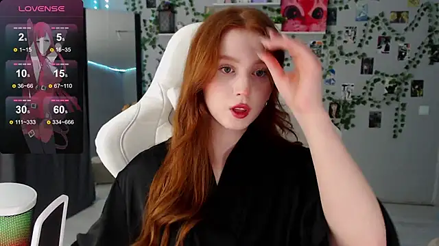 Snapshot of Meow_babe chatting on 12.04.24 Meow babe online show from 12.04.24