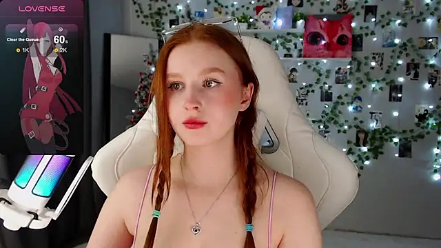 Snapshot of Meow_babe chatting on 12.22.24 Meow babe online show from 12.22.24