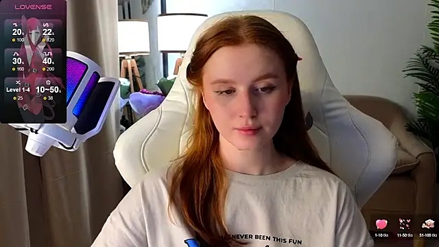 Snapshot of Meow_babe chatting on 03.01.25 Meow babe online show from 03.01.25