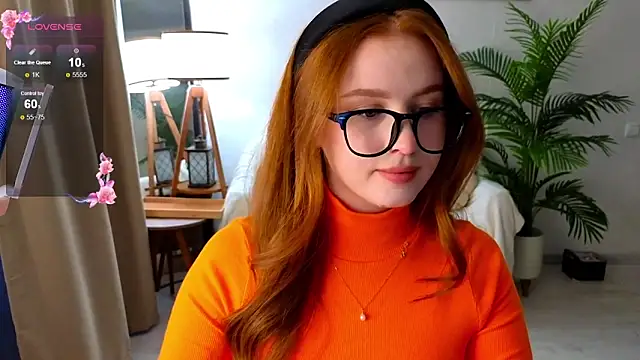 Snapshot of Meow_babe chatting on 10.31.25 Meow babe online show from 10.31.25