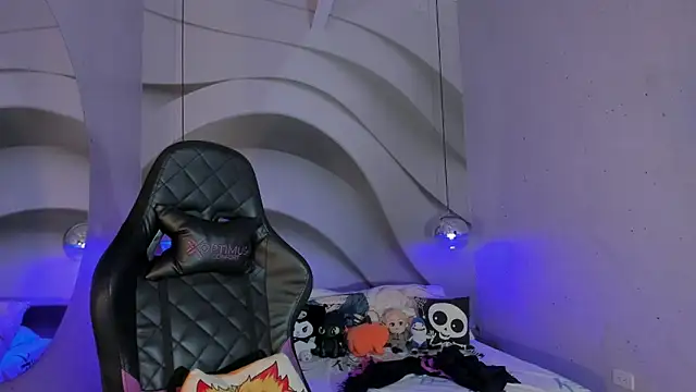 IamNayuta online show from 11.28.25